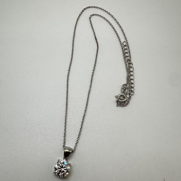 NIB Verozi 2ct (8mm) Moissanite stone solitaire necklace in sterling silver! - Picture 9 of 14